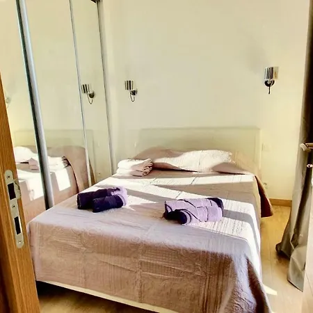 Gorgeous One Bedroom, Balcony, Close To The Beach