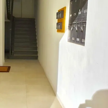 Gorgeous One Bedroom, Balcony, Close To The Beach *