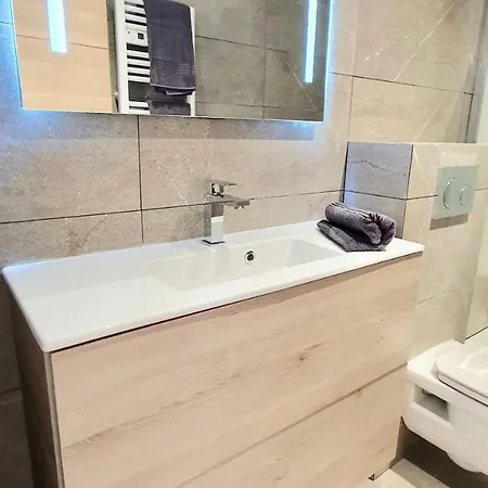 Gorgeous One Bedroom, Balcony, Close To The Beach
